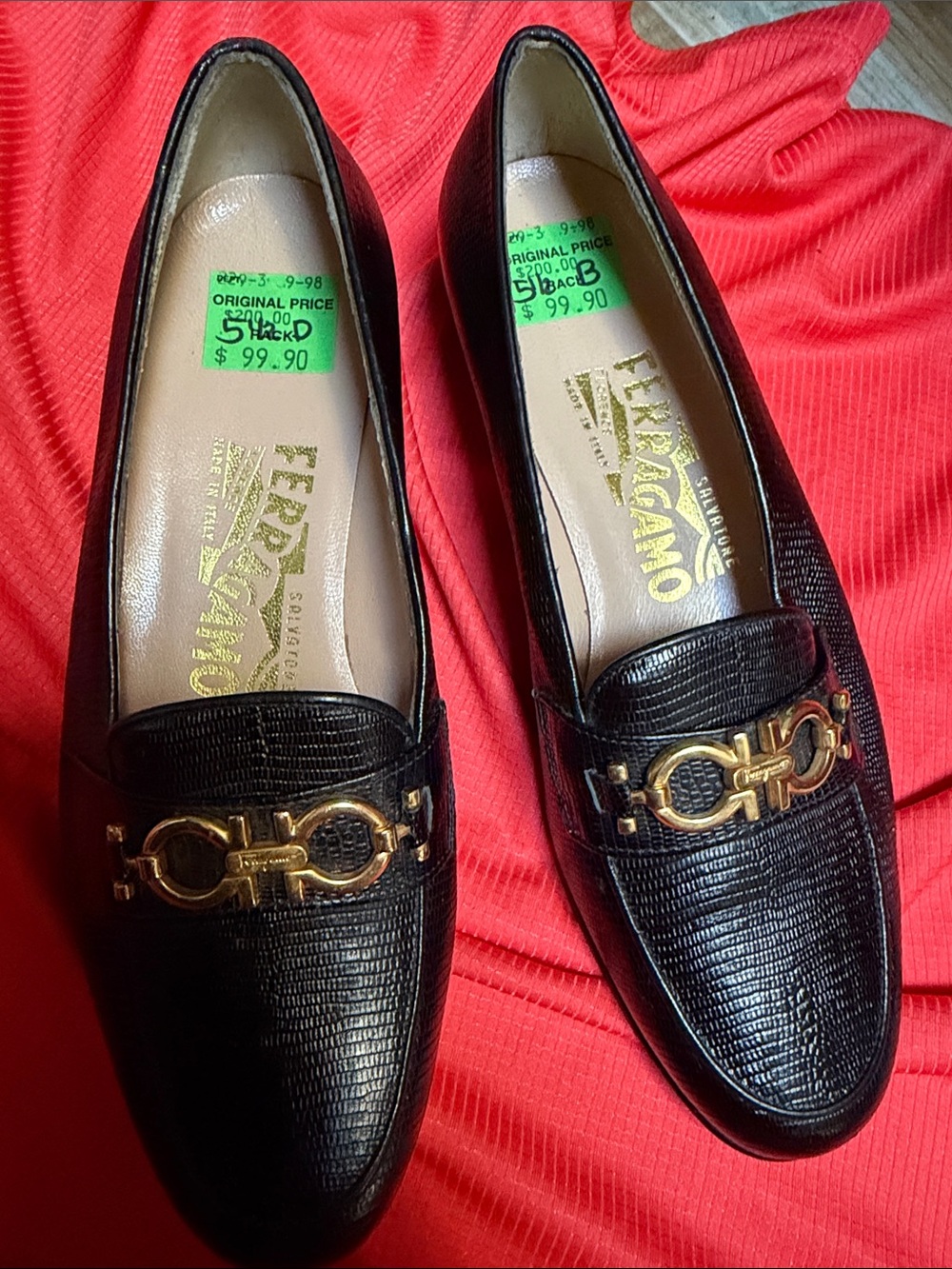 NEW Salvatore Ferragamo WOMEN DS 43020 5.5 Lizard-Textured Loafers Gold Hardware - Picture 9 of 12